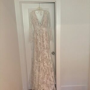 NWT White by Vera Wang Satin Gown with beautiful lace